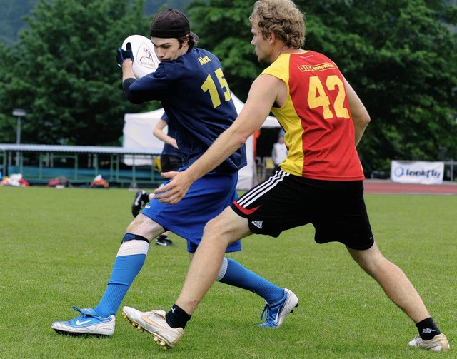 Die   Freiburger Frisbeespieler  (vorne) beim Spiel gegen Darmstadt    | Foto: rita eggstein