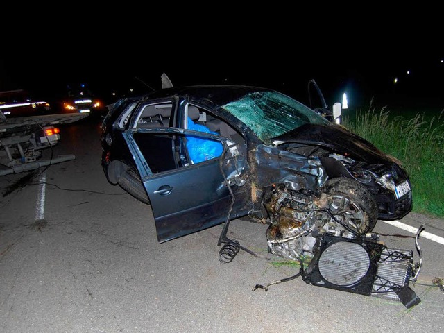 Eine Linkskurve wurde einem 25-jhrigen Fahrer aus Lauchringen zum Verhngnis.   | Foto: Polizei