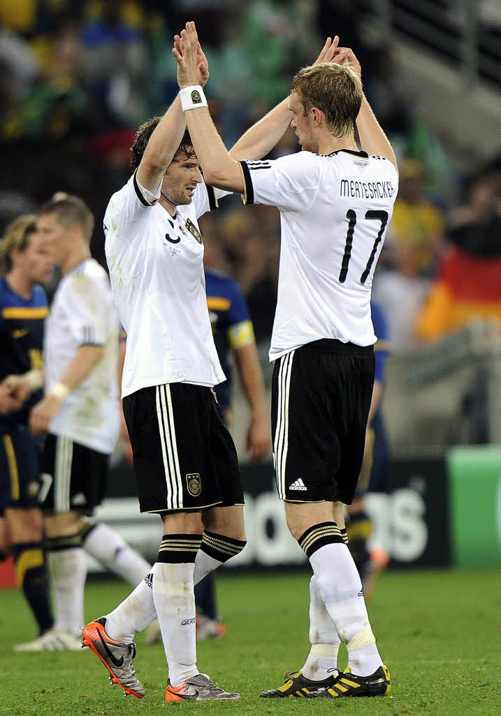 Friedrich and Mertesacker jubeln