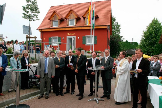 Seiner Bestimmung bergeben wurde das neue Rathaus in Wagenstadt.  | Foto: Eberhard Kopp