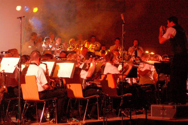 180 Musiker spielten in der Kenzinger senberghalle  | Foto: Ilona Hge