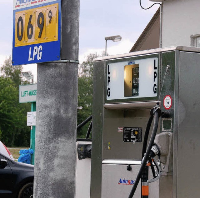 Erdgas-Zapfsule an der GTW-Tankstelle...ch, die modernste der Firma Badenova.   | Foto: Nikolaus Trenz