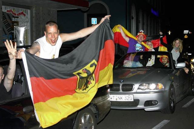 Der erste Autokorso 2010 galt dem deutschen Team