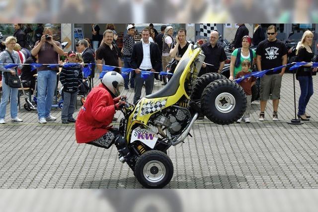 Auf dem Quad durch eine Feuerwand