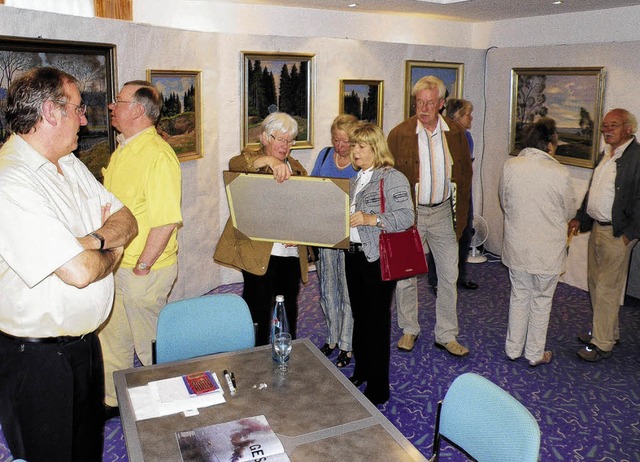 Gro war  das Interesse an der Verkauf...and Mezger (links) im Hotel Concorde.   | Foto: Beathalter