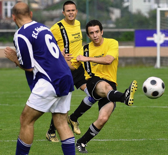 Das vorlufig letzte Tor fr den 1. FC...hall). Beide Mannschaften steigen ab.   | Foto: andr roos