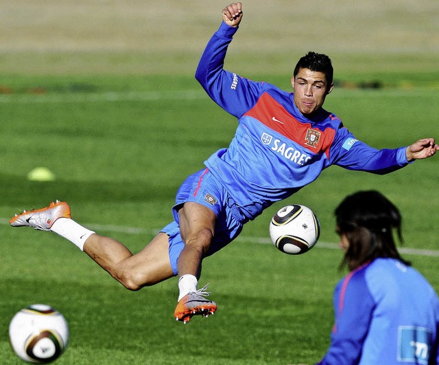 Schieflage: Cristiano Ronaldo hat fr ...er seit 16 Monaten auf einen Treffer.   | Foto: dpa
