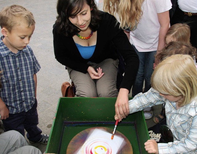 Die Kinder standen beim 50. Geburtstag...viele Angebote zum Spielen und Malen.   | Foto: Sandra Decoux-Kone