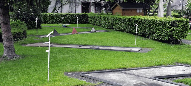 Anwohner und Stadtverwaltung streiten ...Kiosk des Sulzburger Minigolfplatzes.   | Foto: Volker Mnch