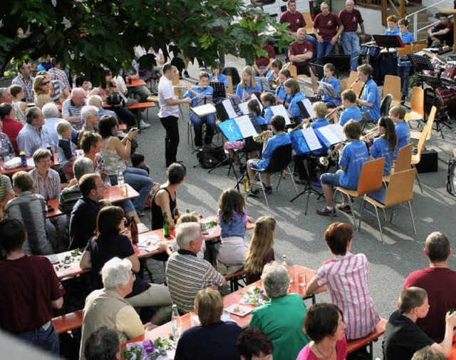 Das  Jugendorchester Efringen-Kirchen/...her mit einer ansprechenden Leistung.   | Foto: Cremer