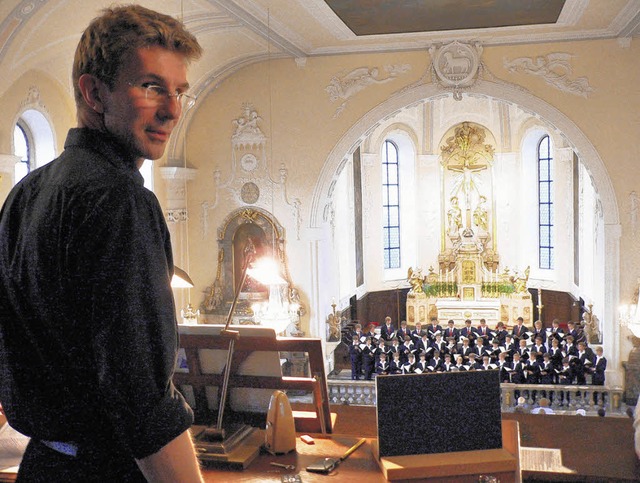 Von der Orgelempore aus verfolgte Kant...er sieben Jahre lang mitgesungen hat.   | Foto: Herbst