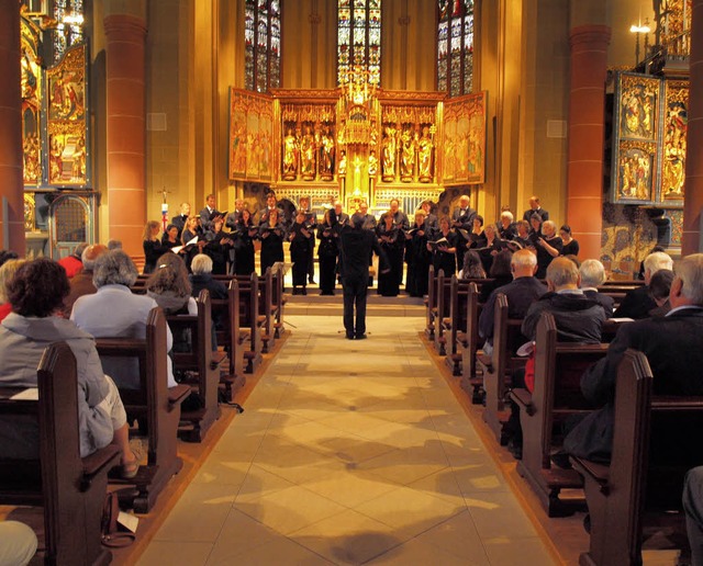 Der Kammerchor Hochschwarzwald unter L...) und  Matthias Danneck (Schlagwerk).   | Foto: marion pfordt