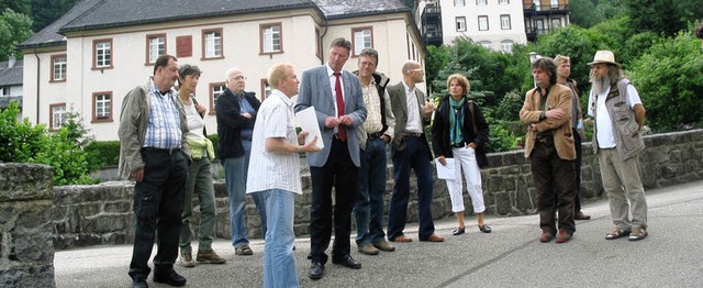 Auf der Kirchbergstrae unterwegs: Vor...) vom Ingenieurbro Tillig erlutern.   | Foto: Stefan Sahli