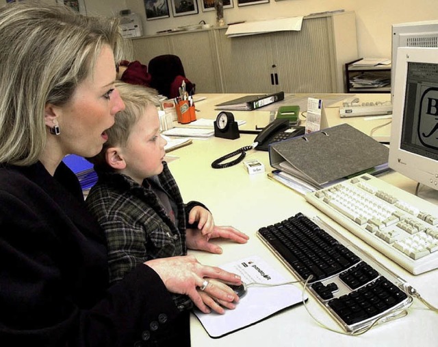 Nicht jede Mutter kann ihr Kind mit de...ible Arbeitszeitmodelle sind gefragt.   | Foto: ddp