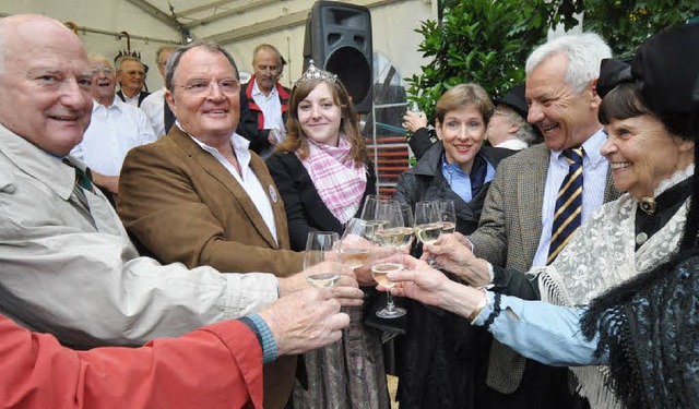 Das 23. Weindorf ist erffnet: (von li...Erfinder Josef Seidler, Paula Rttele   | Foto: Barbara Ruda