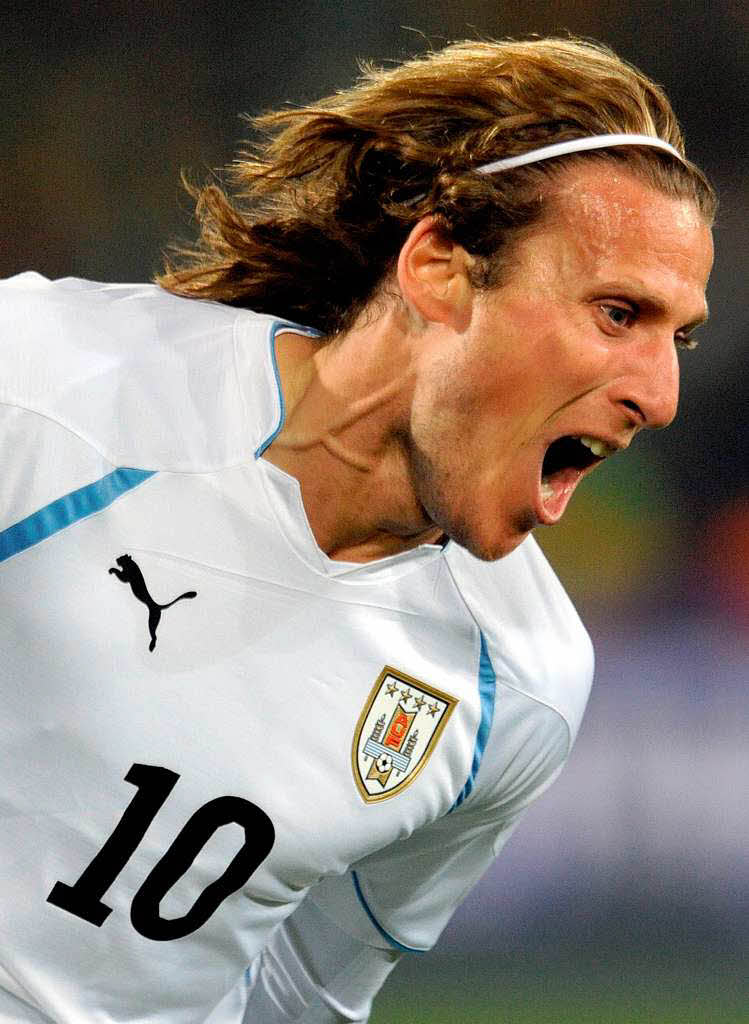 Uruguays Diego Forlan ist der erste Doppel-Torschtze der WM.