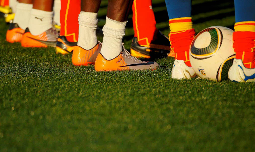 Bunt, bunter, Afrika: Ghanas Equipe beim Training.