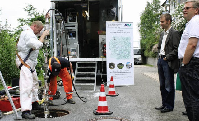 Vor-Ort-Termin in der Alten Strae mit...ese und Brgermeister Christian Ante.   | Foto: Barbara Schmidt