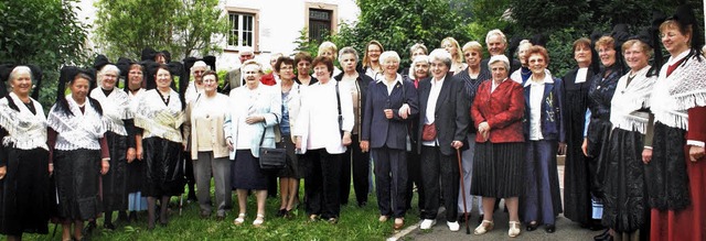 Die Tracht aus dem Schrank holten viel...r den Festgottesdienst im Eggenertal.   | Foto: Privat