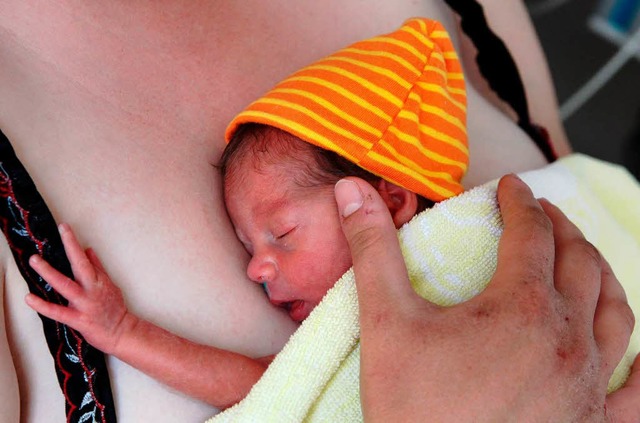 Damit frhgeborene Kinder ohne Sptfol... Behandlung in den Kliniken hoch sein.  | Foto: dpa