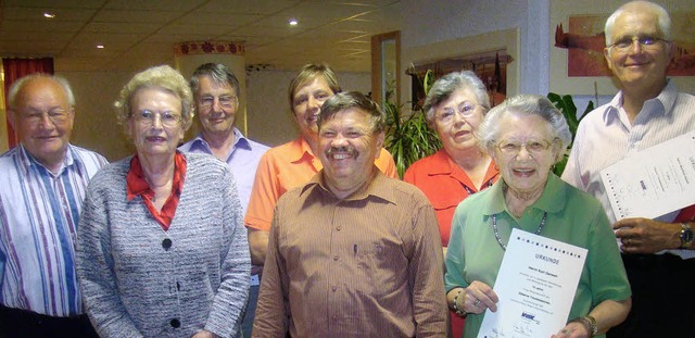 Ehrungen fr langjhrige Mitgliedschaf...sta Okle, Roland Nu, Waltraud Gerwert  | Foto: Ingrid Arndt