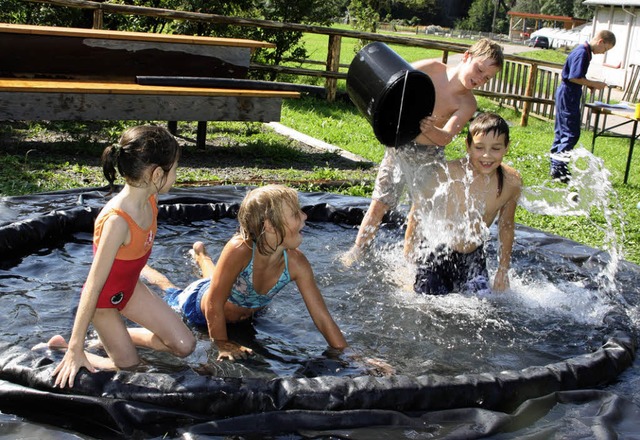 Wasserspiele wird es auch in diesem So...ferienprogramm der Stadt wieder geben.  | Foto: archivfoto: jrn kerckhoff