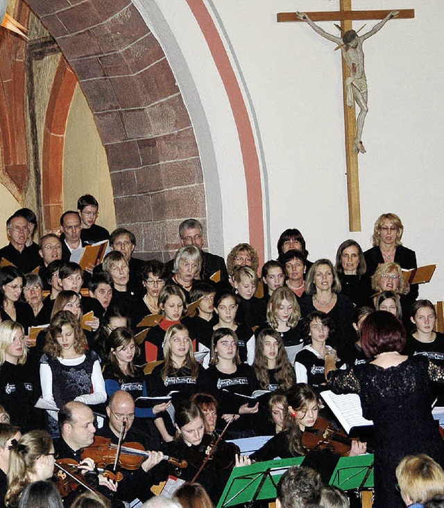Der CVJM-Chor und Solisten werden auftreten.   | Foto: Frank Kiefer