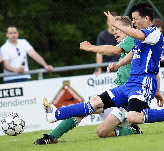 FussballSG Schwaighausen vs. SFV Seelb...irk Weber (SG Schwaighausen #6) links,  | Foto: Peter Aukthun-Grmer