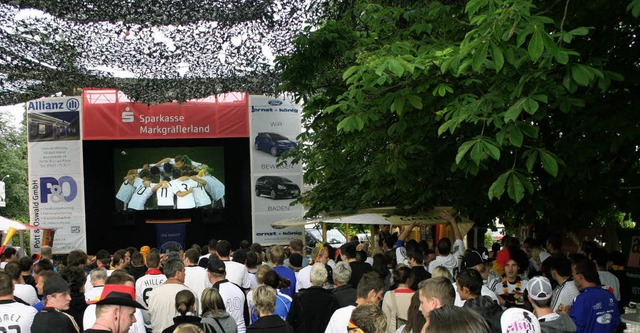 Unter Bumen und Netz kann man das Pub...in auch genieen, wenn es mal regnet.   | Foto: Cremer