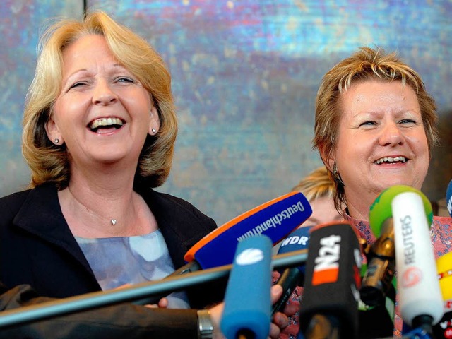 Es wird gelacht bei Rot-Grn: Hannelore Kraft und Sylvia Lhrmann.  | Foto: dpa