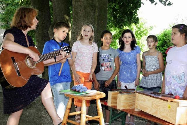 Musik unterm Blätterdach der Johannes-Grundschule