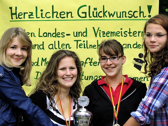 Ein Hoch auf die Landesmeisterinnen (v...ner, Anna Weber und Marina Fillbrandt   | Foto: Monika Rombach