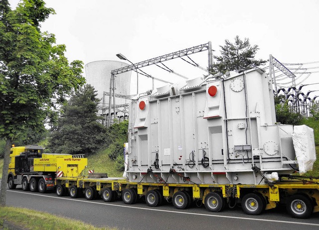 Ankunft des Transporters mit einem der...formatoren im Kernkraftwerk Leibstadt   | Foto: Privat
