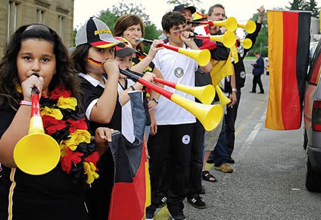 &quot;Wird doch nix passiert sein&quot...hberger Herolde mit getunten Vuvuzelas  | Foto: Sylvia-Karina Jahn