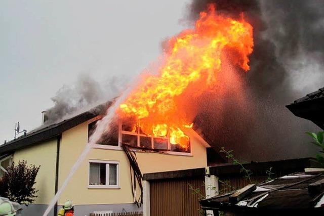Feuer zerstört Dachgeschoss