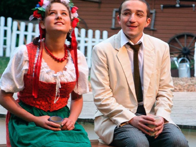 Piroschka (Juliana Bachert) und Andreas (Gunter Hau) verlieben sich.  | Foto: Gerda Oswald