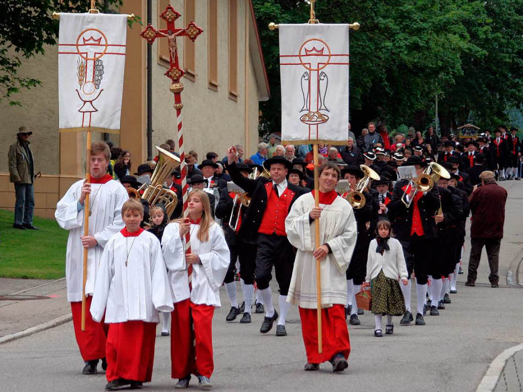 An der Eulogiuskapelle vorbei ging die St. Eulogie-Prozession zur St. Nikolauskirche. Angeführt wurde der Zug von der Stadtmusik. An der Eulogiuskapelle vorbei ging die St. Eulogie-Prozession zur St. Nikolauskirche. Angeführt wurde der Zug von der Stadtmusik.
