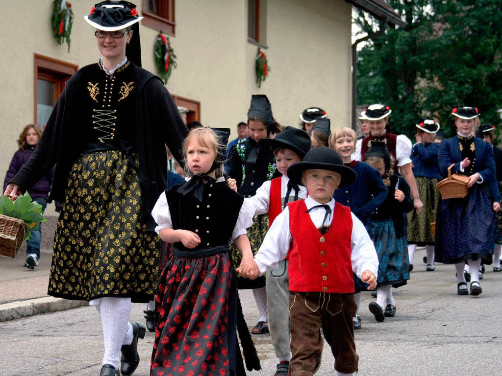 Kleine Trachtenträger zu Fuß bei der St. Eulogi-Prozession. Kleine Trachtenträger zu Fuß bei der St. Eulogi-Prozession.