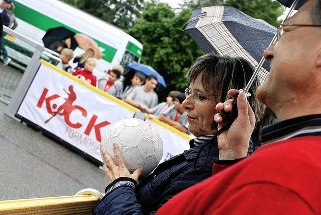 Nein, mitgekickt hat Oberbrgermeister...einer kleinen Gemeinderatsmannschaft.   | Foto: siefke