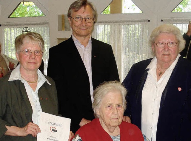 Die Geehrten Eika Riedel (fr 25 Jahre...sverbandes, Hilla Eichin (von links).   | Foto: Adrian Steineck