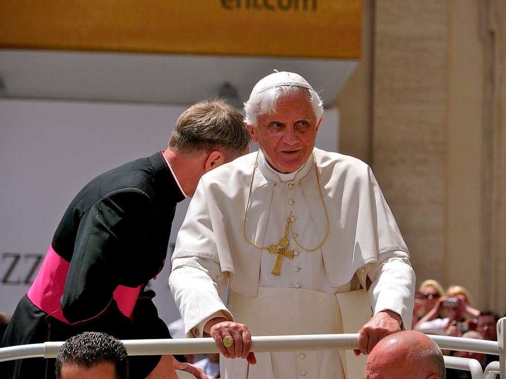 Papst Benedikt XVI. gut behtet – auch ohne Narrenmtze.