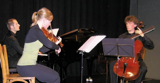 Ein spannendes Erwachen am Sonntagvorm... und Johannes Haslacher (Violoncello).  | Foto: michael Haberer