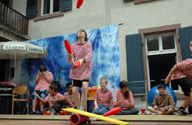 Im Zirkus Ramba-Zamba haben Kinder die...keit, zu zeigen, was in Ihnen steckt.   | Foto: Britta Wieschenkmper