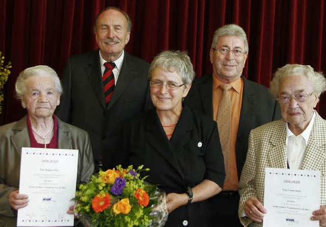 Ehrungen bei der VdK-Ortsgruppe Obersc...r Franz Holzenthaler und Frieda Beck.   | Foto: Heidi Fssel