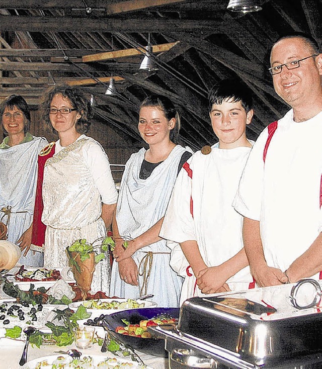 Es ist rmisch angerichtet &#8211;   K...orbert Boos (rechts)  und seine Crew.   | Foto: Lendle