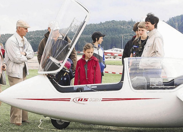 Ein  Publikumsmagnet war  dieses Segel...r beim Donaueschinger Flugplatzfest.    | Foto: Schfer