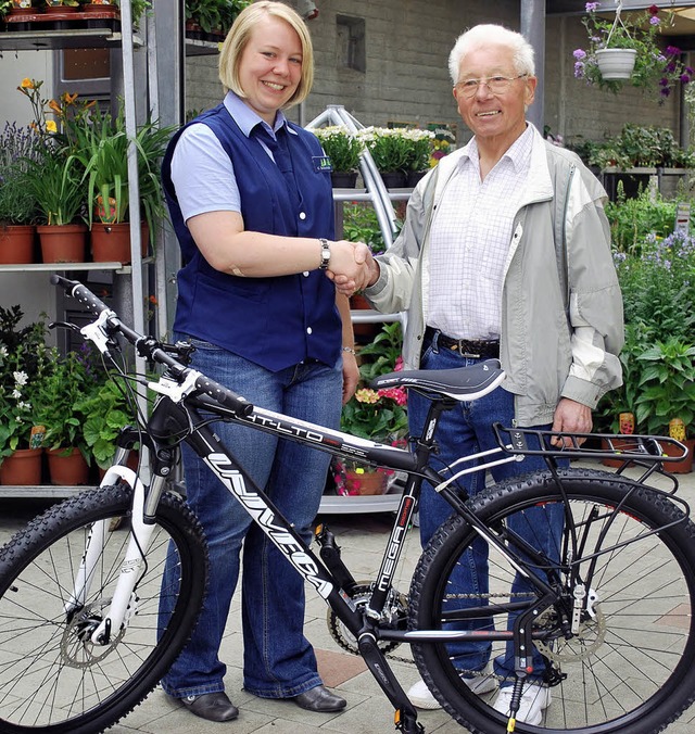 Ludwig Sengenberger sammelt seit Jahre... Claudia Schmidt, ein  neues Fahrrad.   | Foto: Daniela Jarusel