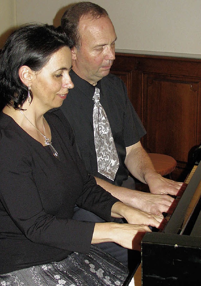 Eva Szabo und Richard Justin Fields ga... zwei- und vierhndiger Klaviermusik.   | Foto: Michael Gottstein