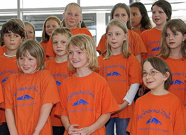 Singen gegen die Sucht: Der Chor der N...ndenschule erffnete die Ausstellung.   | Foto: jochen voigt