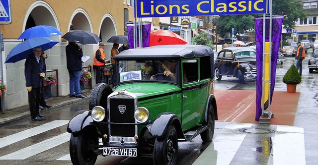 Seniorchef unter den Oldtimern: ein Peugeot von 1930.  | Foto: jochen voigt